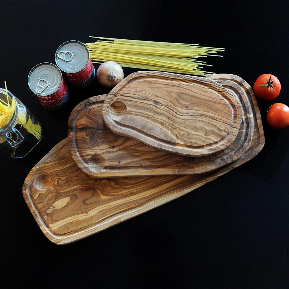 HOFMEISTER® Schneidebrett Olivenholz personalisiert Gravur - Olivenholzbrett Naturschnitt Servierbrett Holzbrett mit Saftrille - Geschenk Hochzeit Einweihung Einzug - Holz, 50 cm