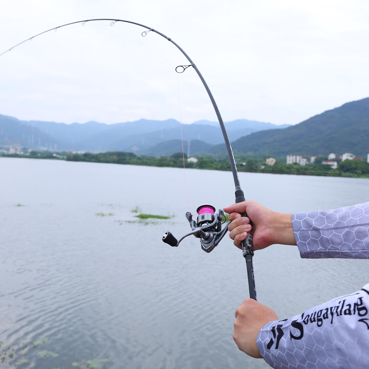 Sougayilang MX-1 Spinnrute und Rollen-Kombination, 2-Sektionen Spinnrute mit 11+1BB Spinnrolle Angelset, für Seebarsch, Barsch, Seelachs, Lippfisch Angelgerät