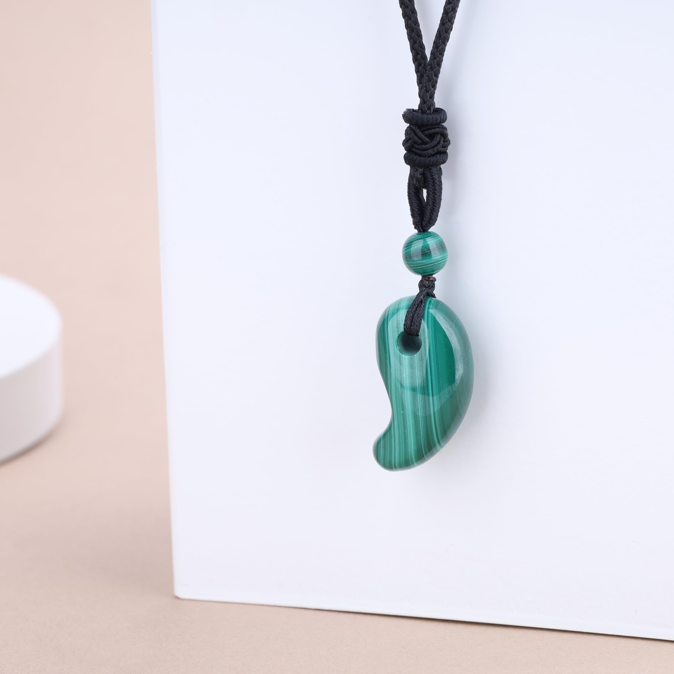 COAI Collana da Uomo e da Donna con Ciondolo Pendente Magatama in Pietre Naturali Intarsiate con Totem Animali, Collana Pietra Naturale Unisex Laccio Regolabile