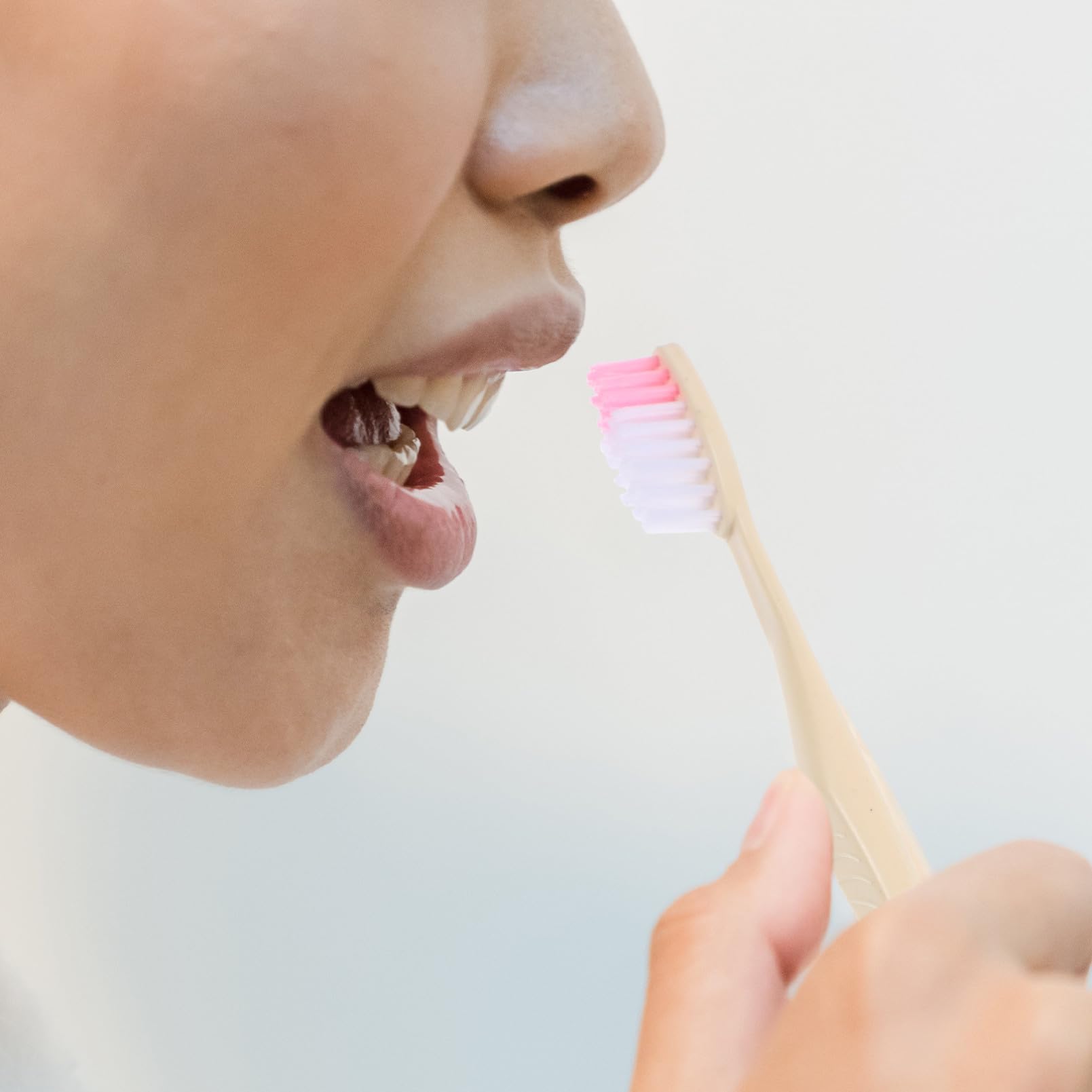 Abaodam Set 100 Spazzolini da Denti Manuali Monouso con Dentifricio Confezionati Singolarmente Compatti e Portatili per Viaggio e Campeggio Materiali Sicuri per Orale