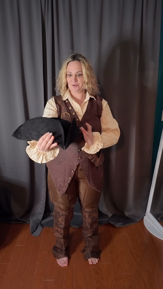 Amazon.com: Fun Costumes Women's Pirates of the Caribbean Elizabeth Swann  Costume with Shirt, Pants, Belt, Boot Covers, and Tricorn Hat for Cosplay  and Halloween Fun - Small