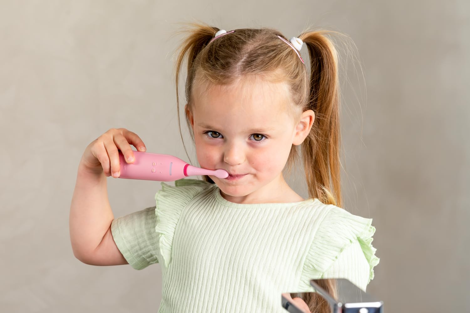 Jordan | OOTIE | Spazzolino da denti sonoro per bambini 3-12 anni | 2 testine (Gentle & Precision), luce sensore di pressione, timer da 2 minuti con segnale di 30 secondi, display con animazioni