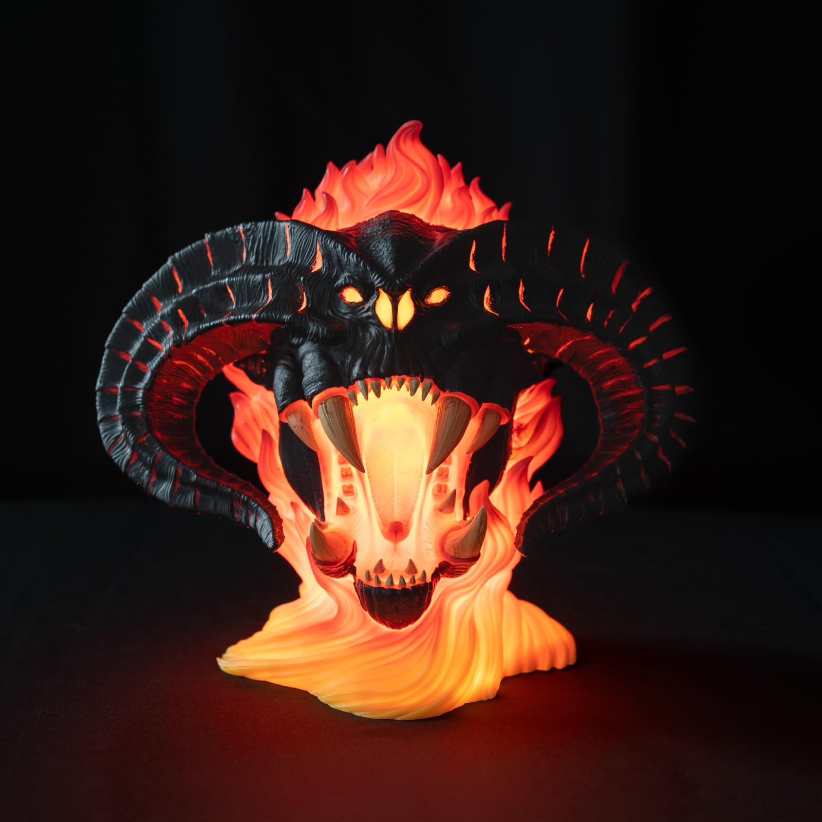 Grupo Erik Lampada Signore degli Anelli - Lampada da Scrivania e Comodino con Luce LED Balrog, Luce Notturna Lord of the Rings Ufficiale | Cavo USB o Pile AAA (26,3 x 23 x 19,4 cm)