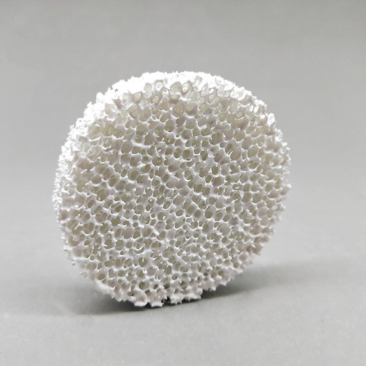 Hoja de filtro de fundición de cerámica de espuma de alúmina porosa: diseño de malla abierta, liviano y de alta resistencia(200mmx200mmx25mm)