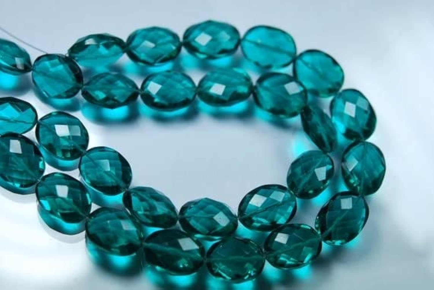 Peacock Blue Quartz perles nuggets pour créer vos colliers d'été et bijoux de plage uniques