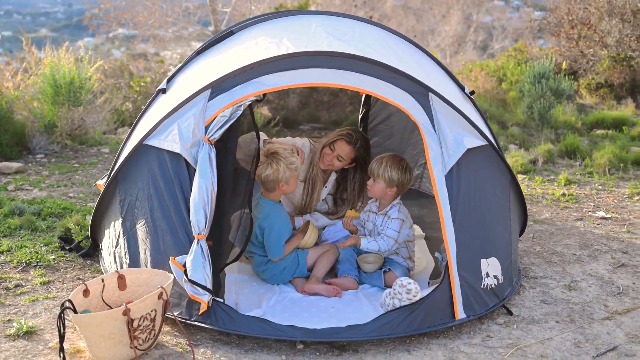 Deryan Pop Up Tent for 4 People - Waterproof up to 8000 mm with Taped Seams and Extra Thick Groundsheet - Can be Assembled and Folded in 2 Seconds