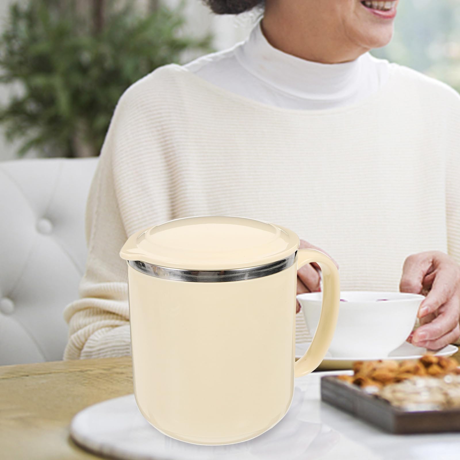 Trinkbecher mit Deckel und Strohhalm Ältere Menschen für Behinderte Edelstahl 350ml Auslaufsicher Wiederverwendbar Zufällige Farbe für Wasser und Suppe