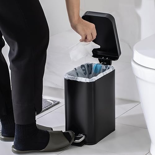 Miniatura 5 de Home Zone Living Cubo de basura delgado de 1.3 galones, cuerpo de acero inoxidable con tapa y pedal de escalón, 5 litros, negro mate