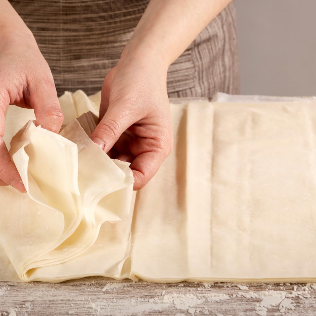 Öz Yufka Masa fresca diaria - Pasteles frescos, hojas de masa filo 1000 gramos (6 piezas por paquete)