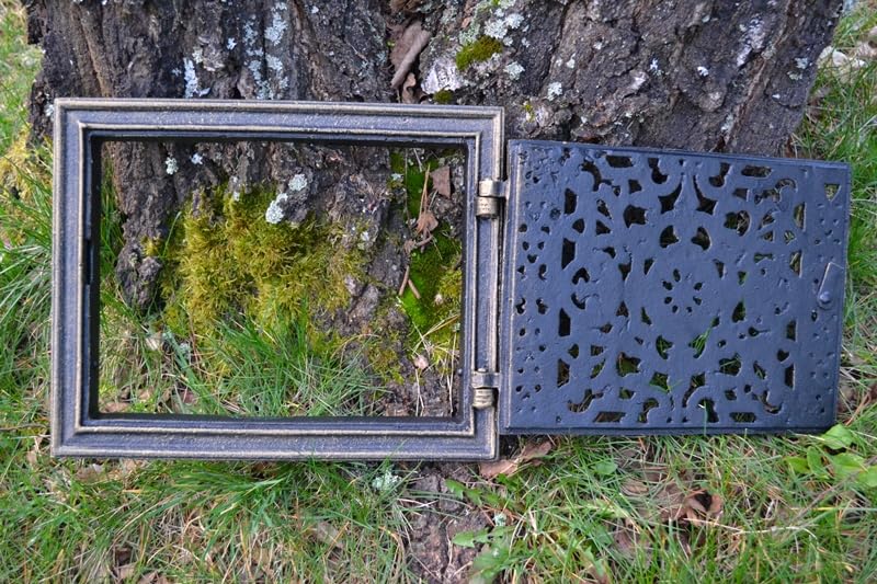 Sezam - Tur - perforiertes Gitter aus Gusseisen mit Türriegel, rechteckig, für Kaminöfen - 32x25.5cm (Altes Gold)