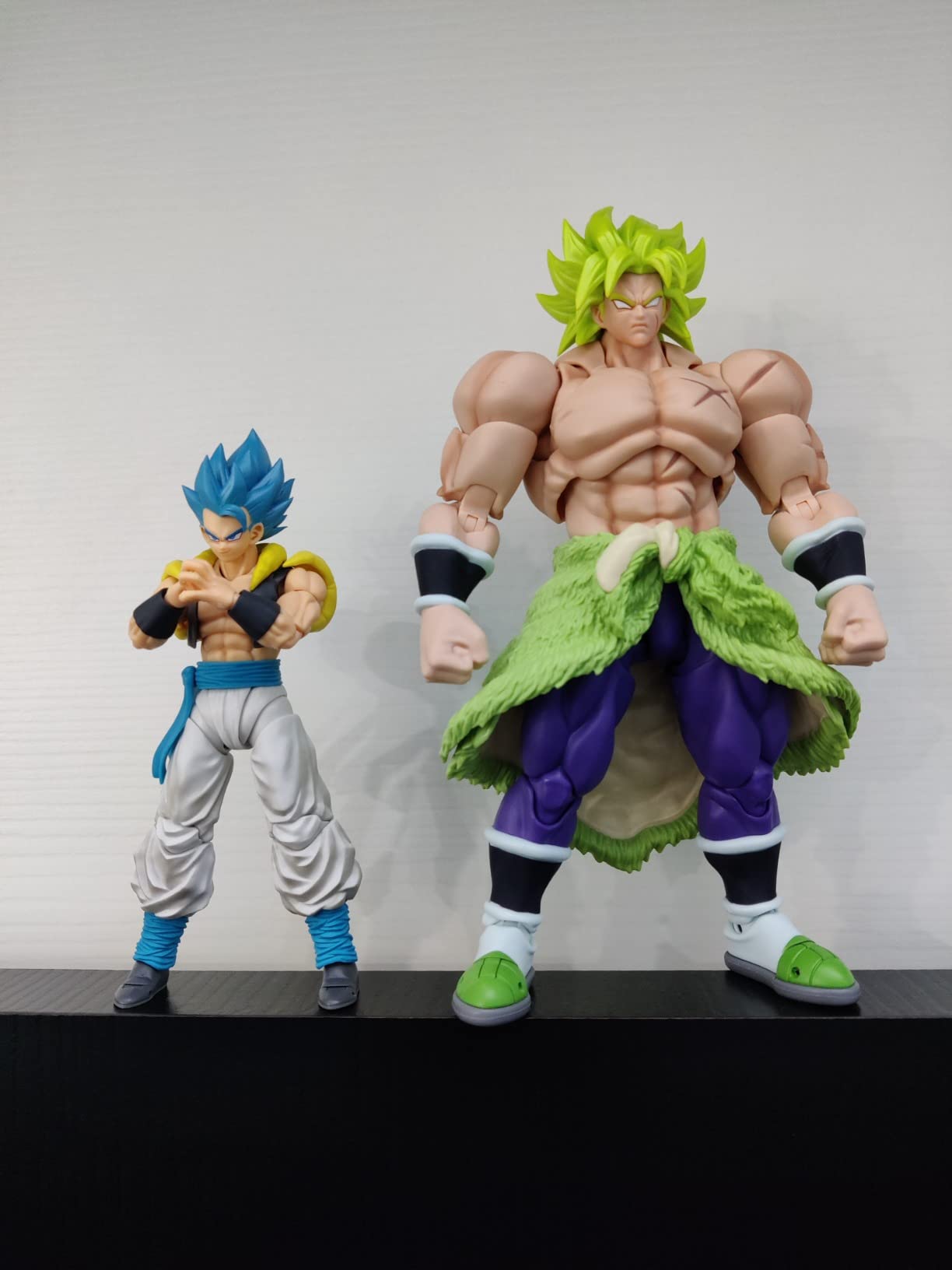 S.H. Figuarts Dragon Ball Z Super Saiyan Full Power Broly Figure,