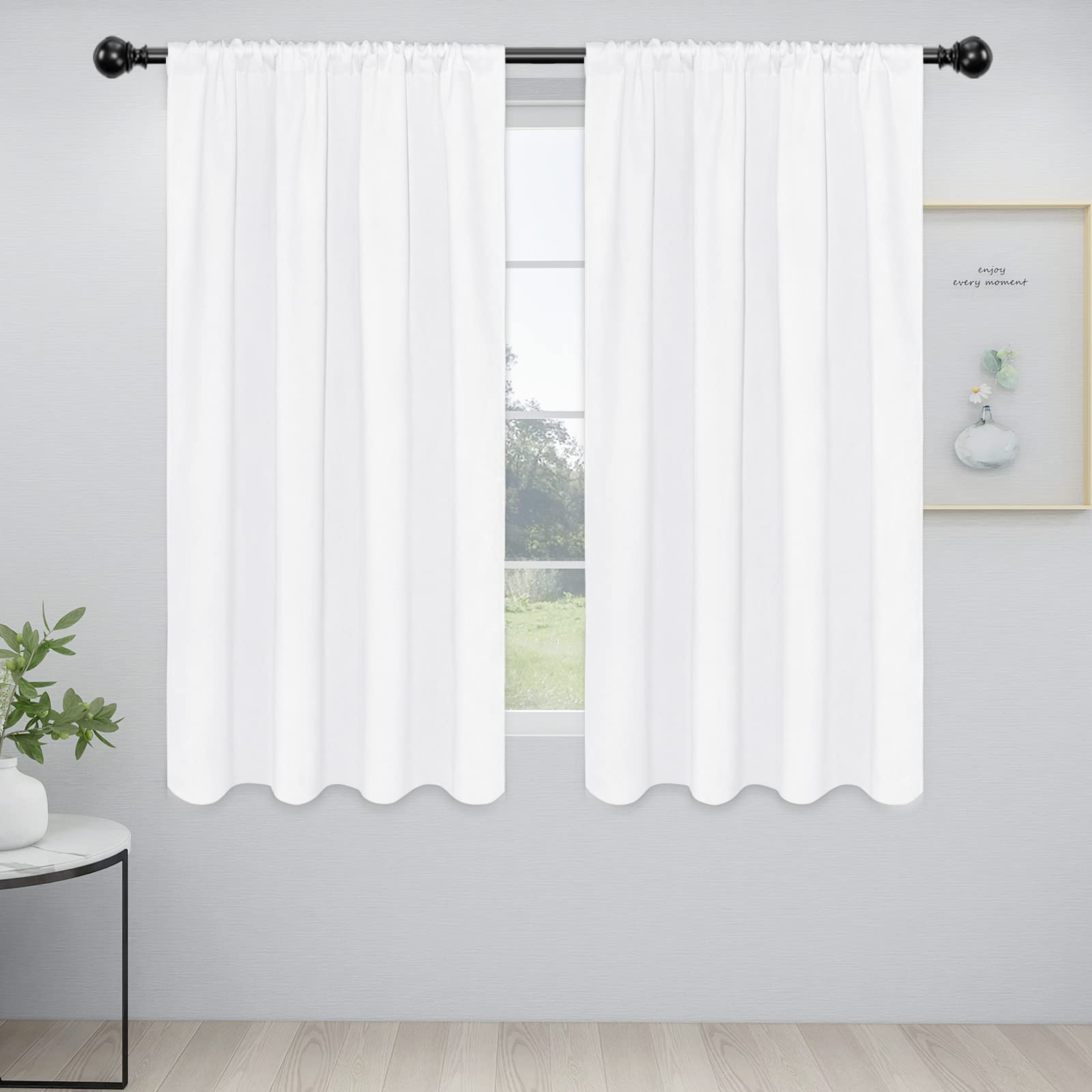 Rideaux occultants Easy-Going blancs au tombé impeccable pour sublimer votre chambre