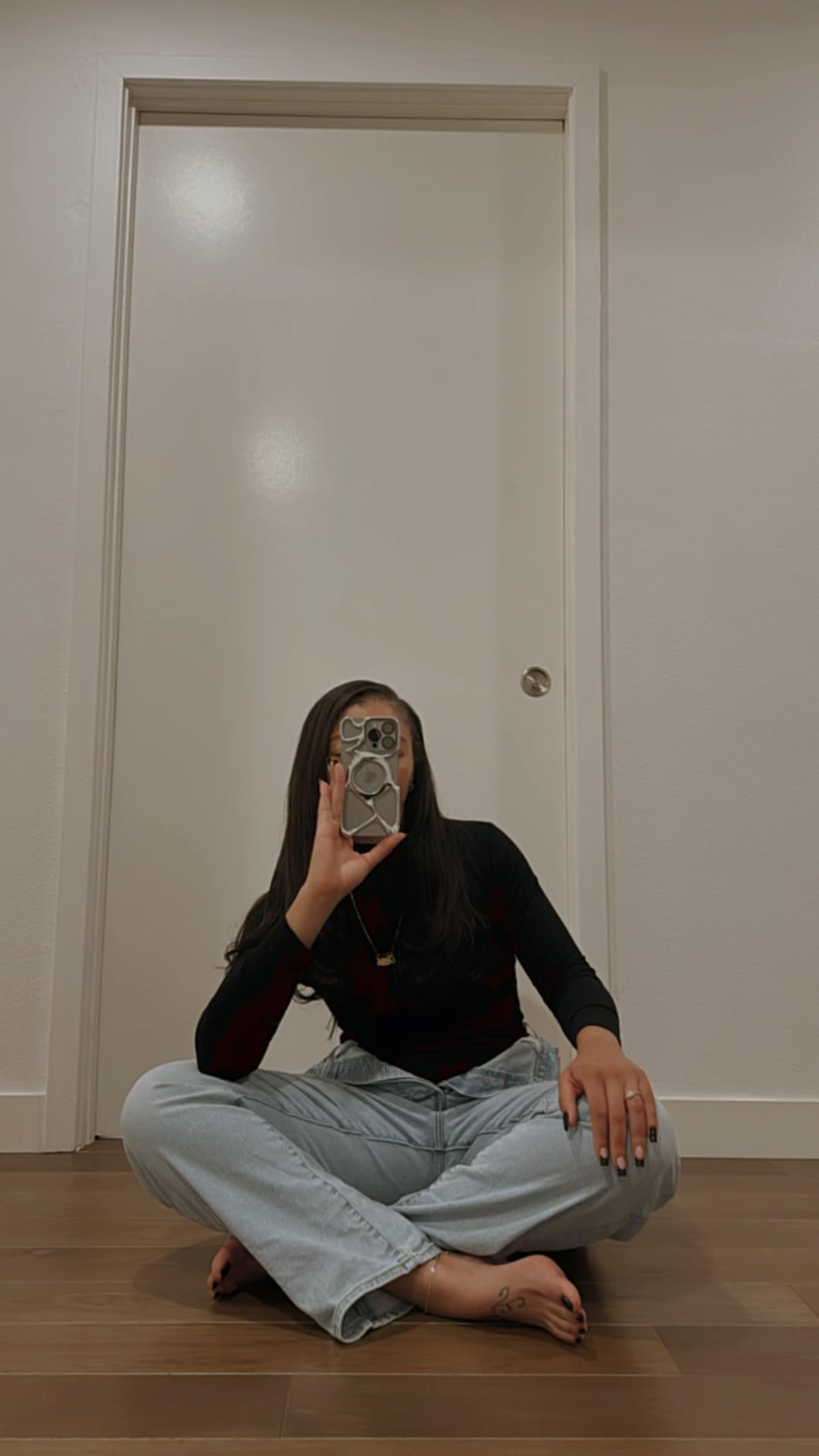 Hollow Electroplated Silver Magnetic Phone Case Compatible with Iphone Apple 16/15/14/13/12 Series photo review