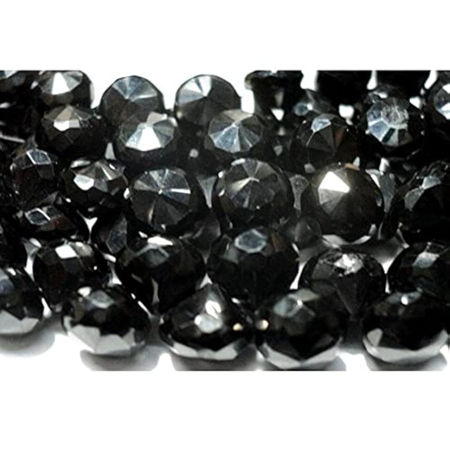 Briolette de spinelle noir facettée pour fabriquer vos propres bijoux bohèmes chics