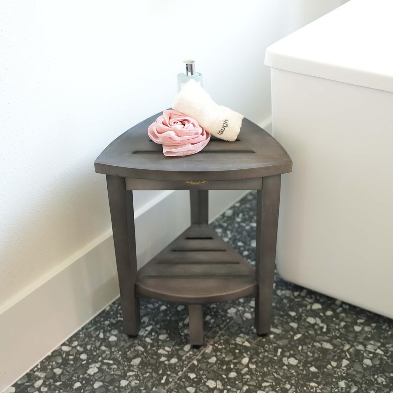 CoastalVogue Flexi Corner - Taburete de esquina de teca para ducha de madera, asiento de ducha de esquina con estante, taburete de esquina de 15 pulgadas en acabado gris antiguo
