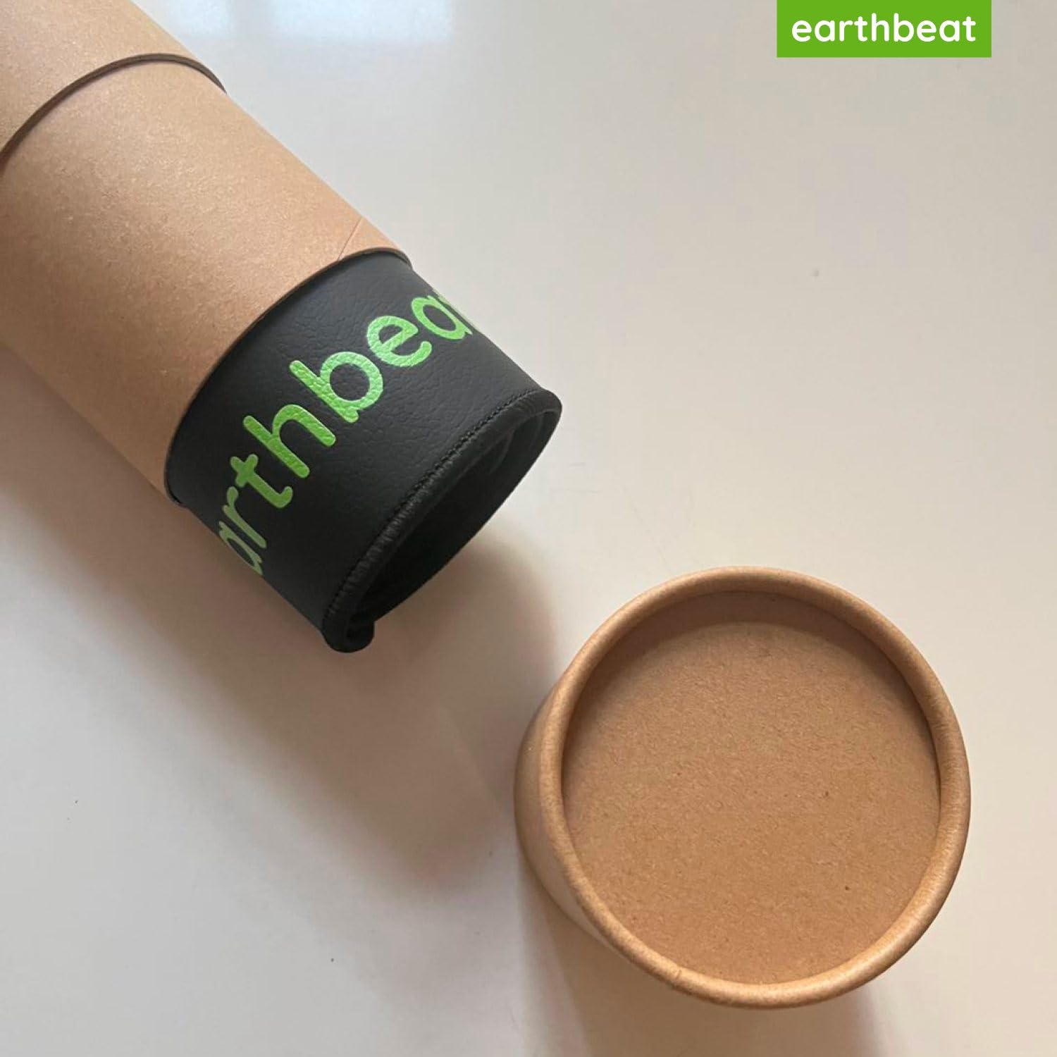 earthbeat Classic Erdungsmatte. Inklusive Schweizer Adapter. Kostenloses Grounding-Testkit. Natürliche Therapie für Schlafqualität, Wellness und Entzündungshemmung. Leitfähiges veganes Leder. 33×60 cm
