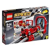Dieses Set enthält ein Entwicklungszentrum mit detailreichem Testlabor und Windkanal sowie eine baubare LEGO Speed Champions Version des Ferrari FXX K