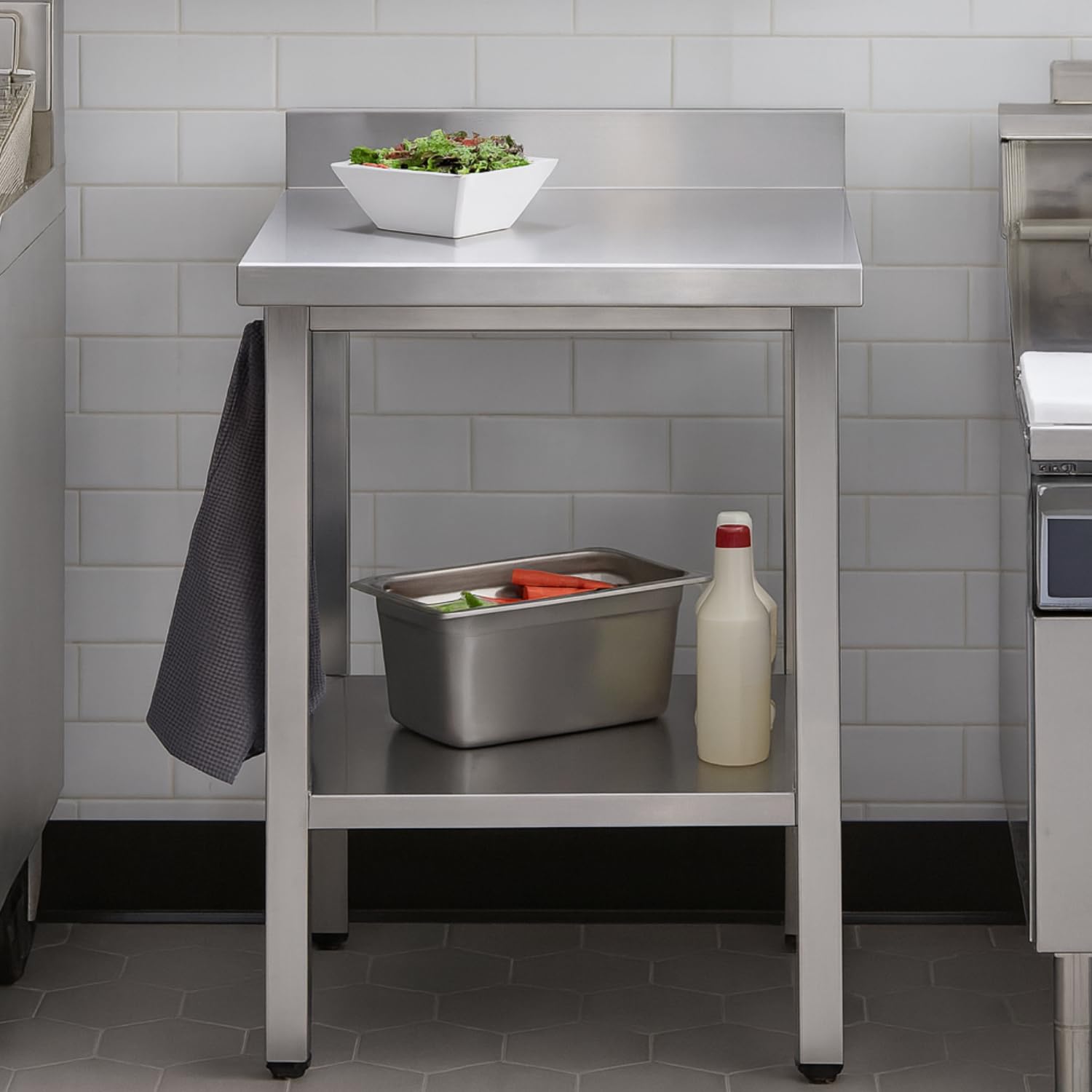 Générique Table INOX Adossée Professionnelle – 700 x 600 mm – avec Étagère Basse – Dosseret 100 mm – Charge 150 kg