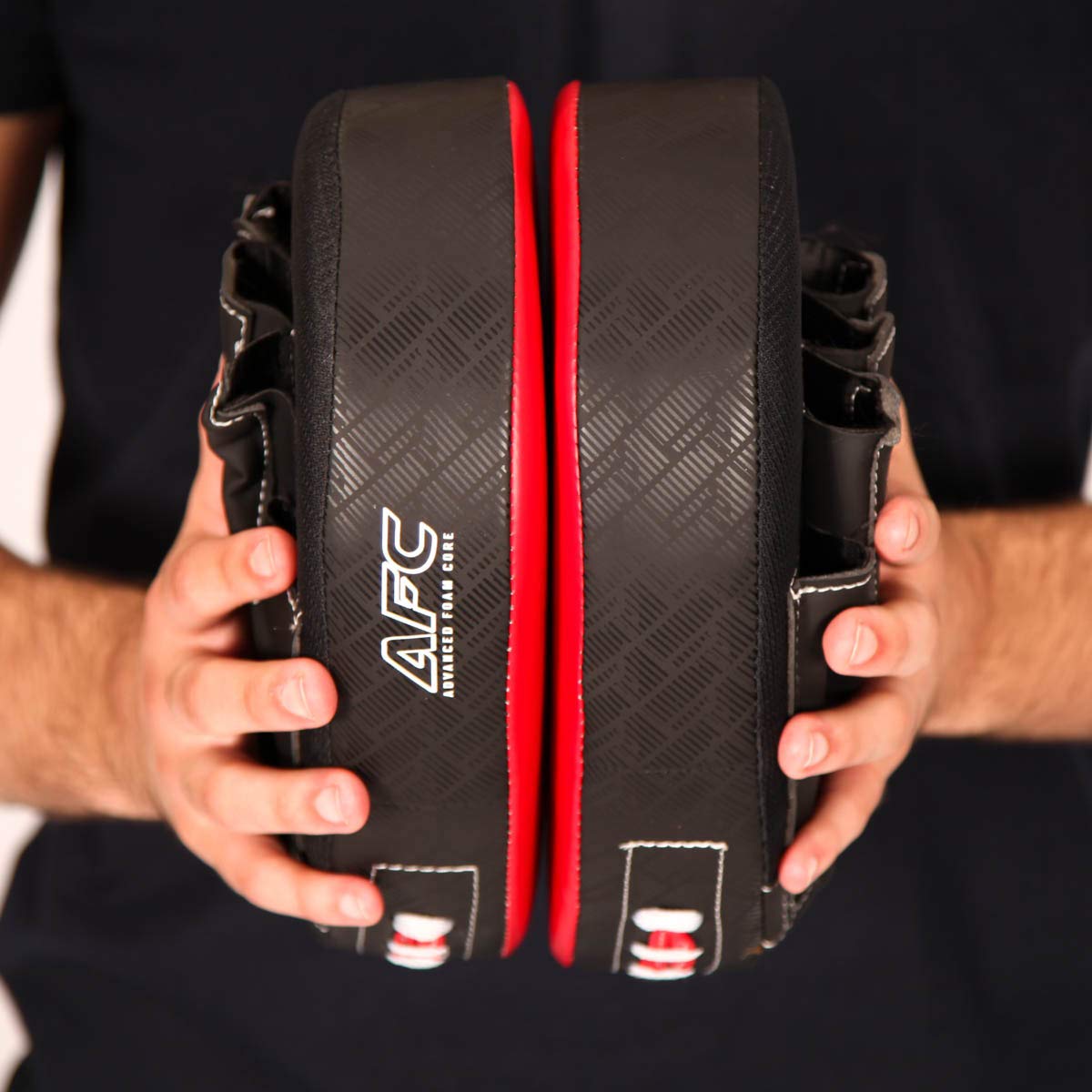 Century Brave Hand Pratzen Punch Mitts Partner Training Schwarz Rot