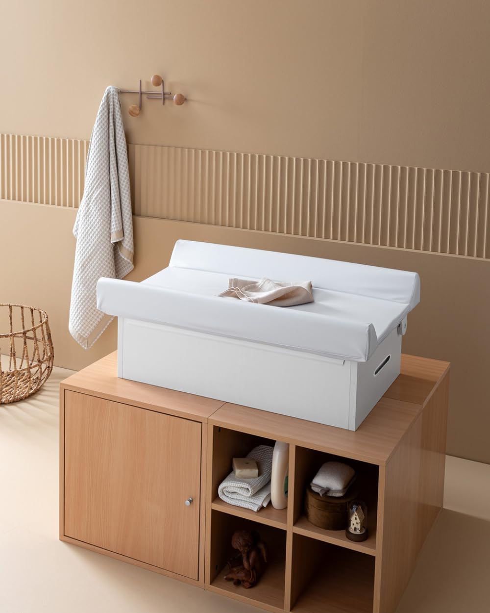 G.A. | Baby Collection – Bañera para bañera con tapa y cojín 80 x 50 x 29 cm, bañera de diseño ergonómico con asiento antideslizante, fabricada en Italia