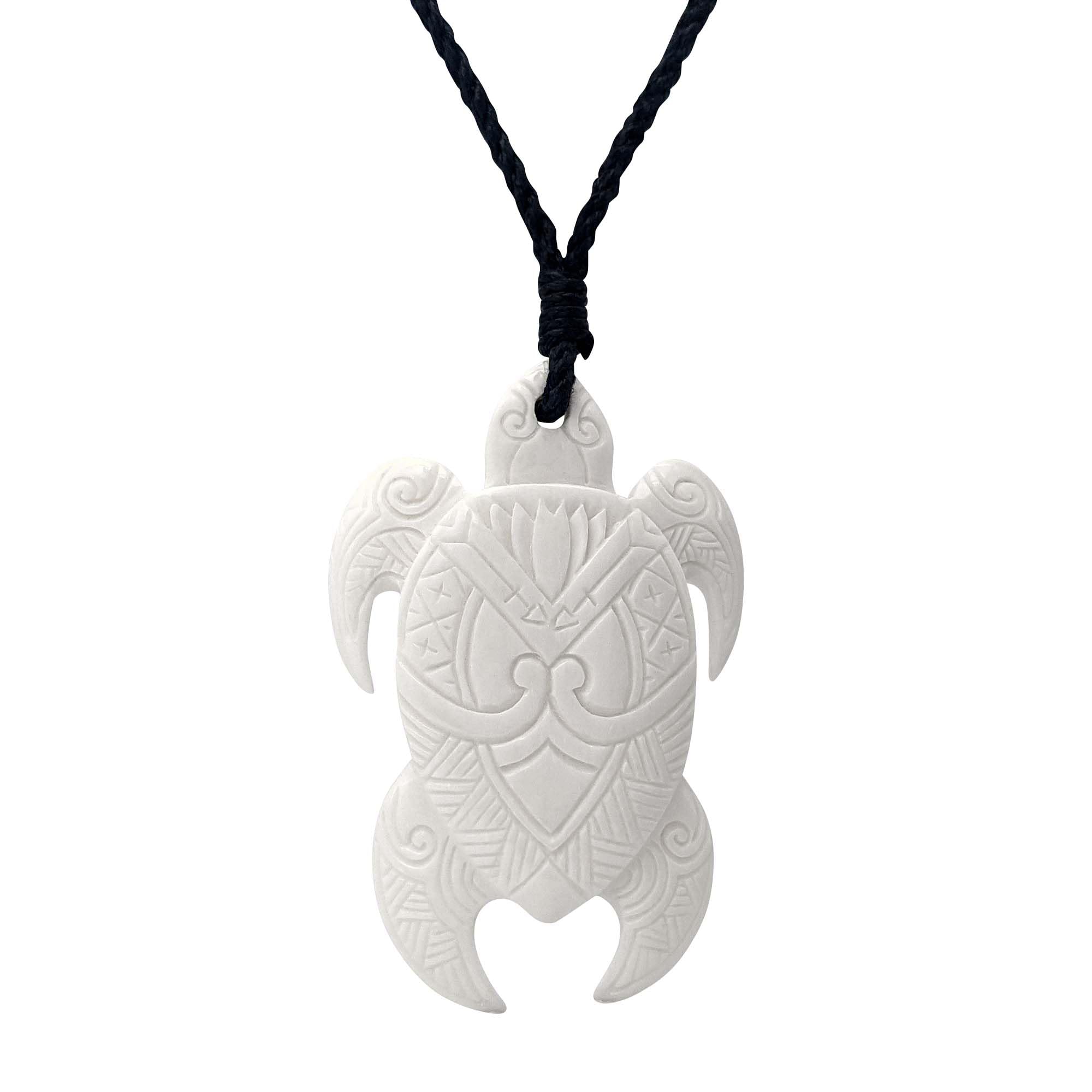 81stgeneration Ciondolo in Osso Intagliato a Forma di Tartaruga Maori con Motivo Tribale Inciso | Gioielli Honu in Stile Neozelandese | Intaglio Simbolico delle Ossa Fatto a Mano