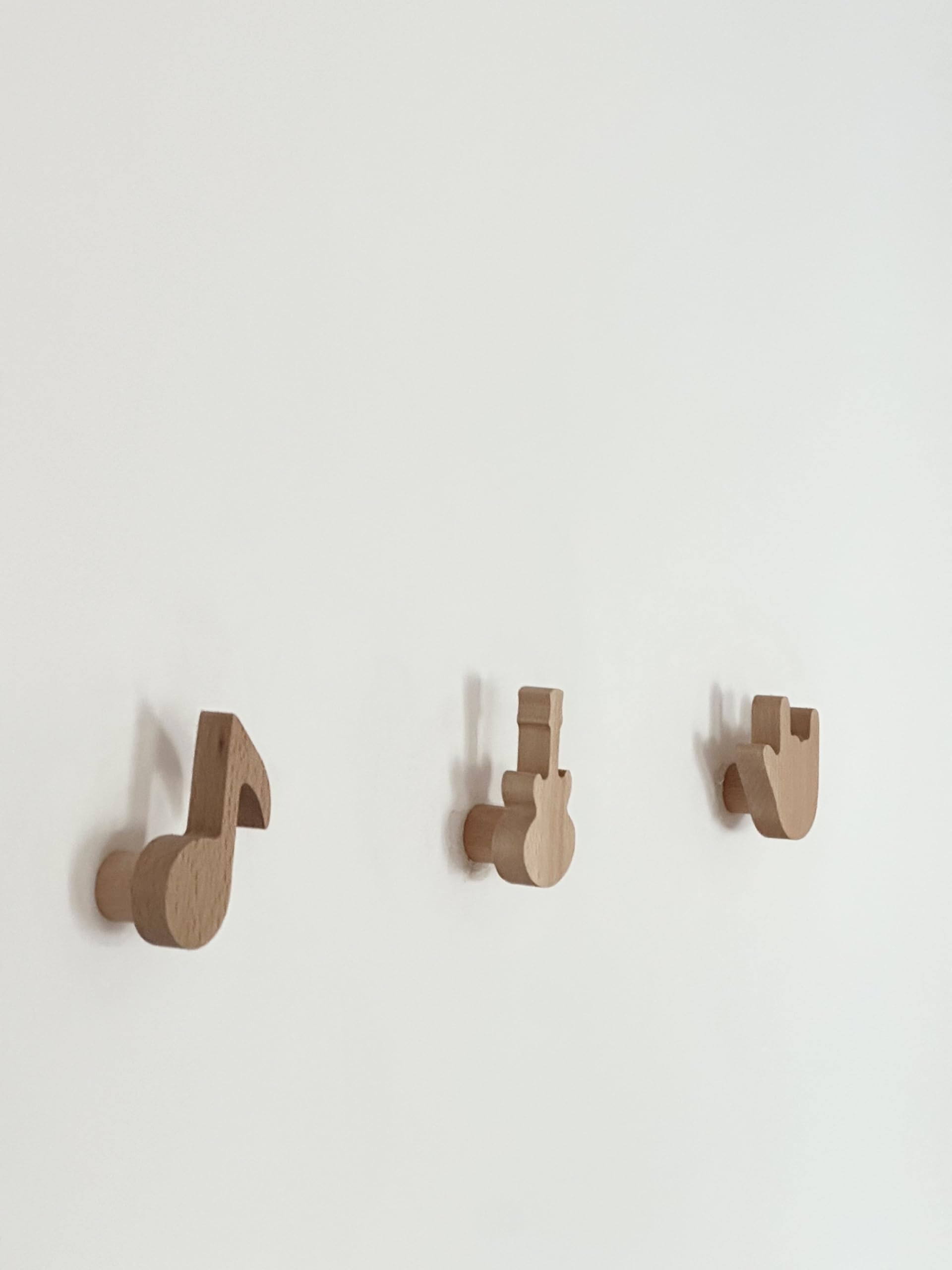 Noti Perchero Infantil Pared Madera Juego de 3 Percheros Infantiles | Colgador infantil pared en madera; diseño de notas musicales con bordes redondeados, ideal para chaquetas.