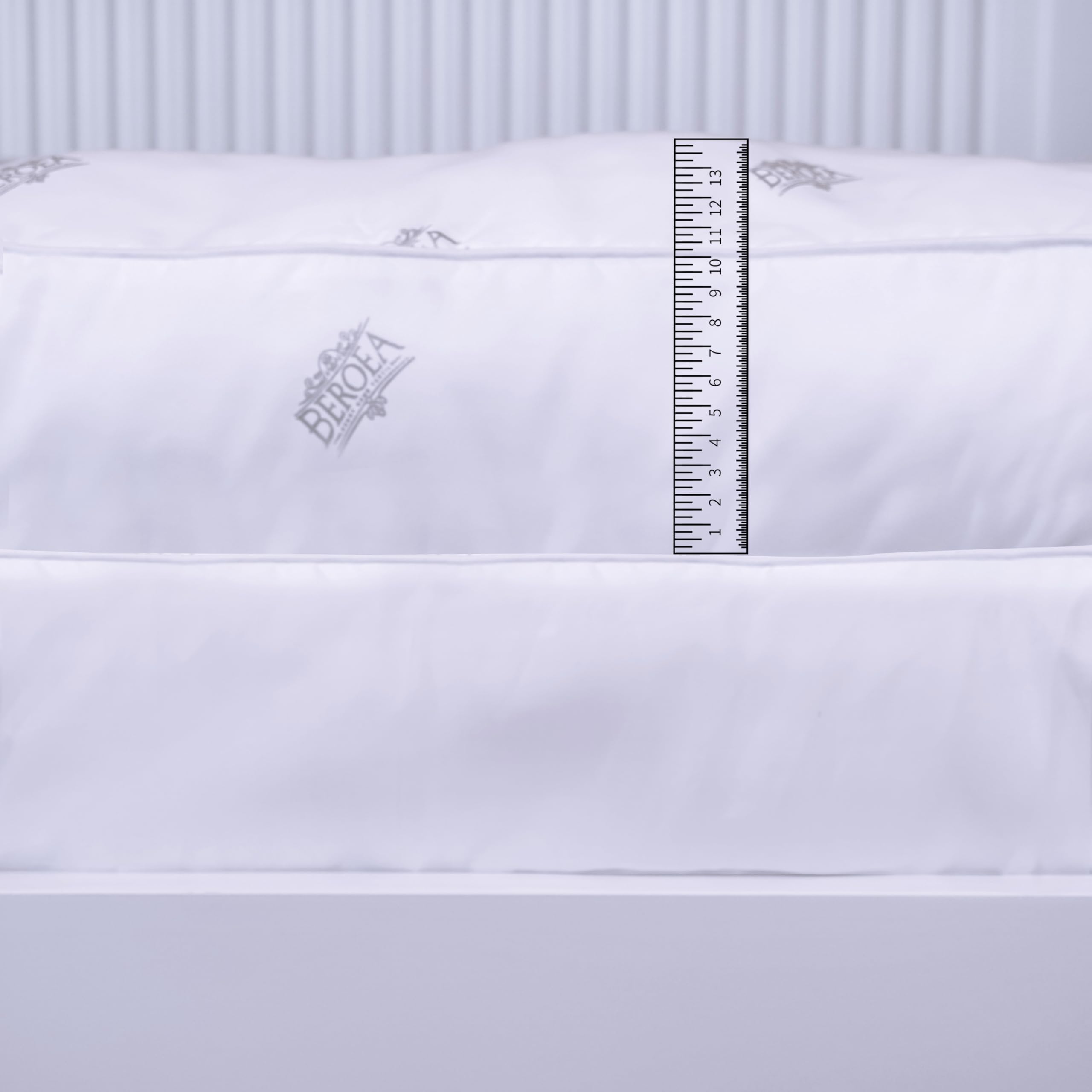 Luxury 4 inch 10 cm hotel mattress topper fluffy and ultra soft with full fitted skirt to ensure stability 5 size available Small Single, White, topper2022