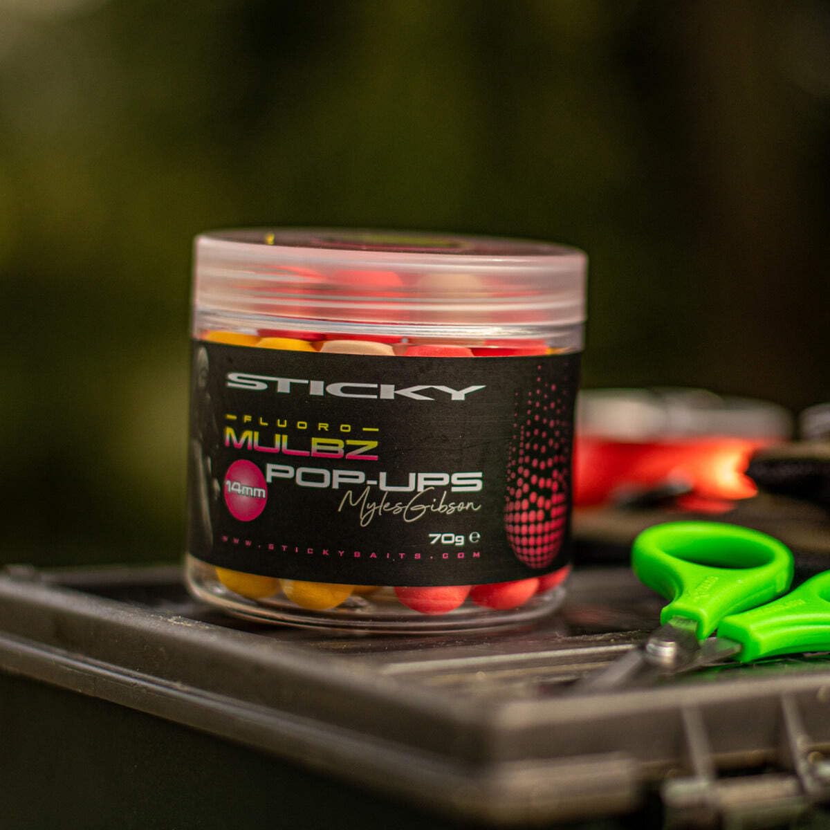 Sticky Baits Mulbz Fluoro Pop-Ups - 16mm, 1pc