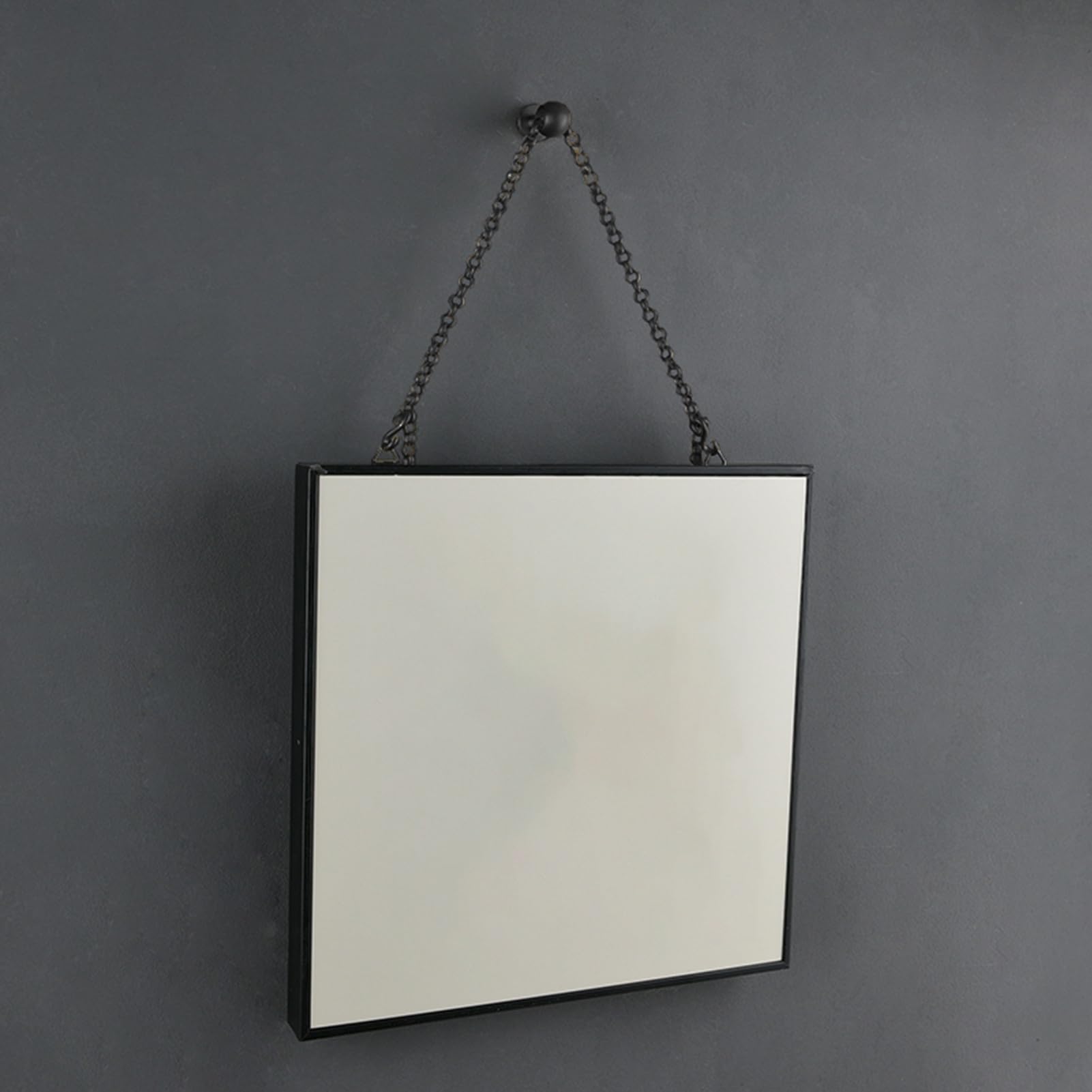 Cimaise en laiton : suspendez vos cadres et miroirs sans abîmer vos murs en plâtre