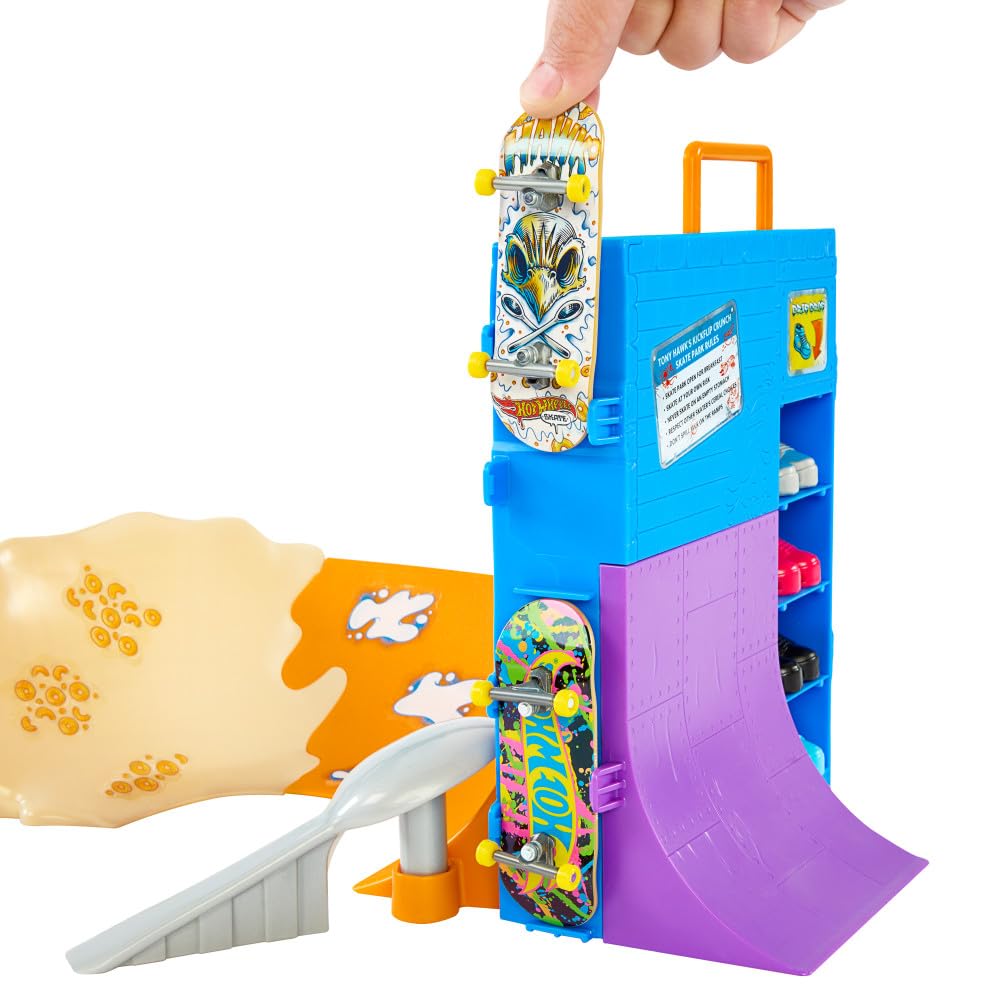 Hot Wheels Skate Tony Hawk – Śniadaniowa rampa Zestaw z 1 wyjątkową deskorolką do jazdy palcami i parą zdejmowanych butów, miejsce do przechowywania 4 desek i 4 par butów, HTP09