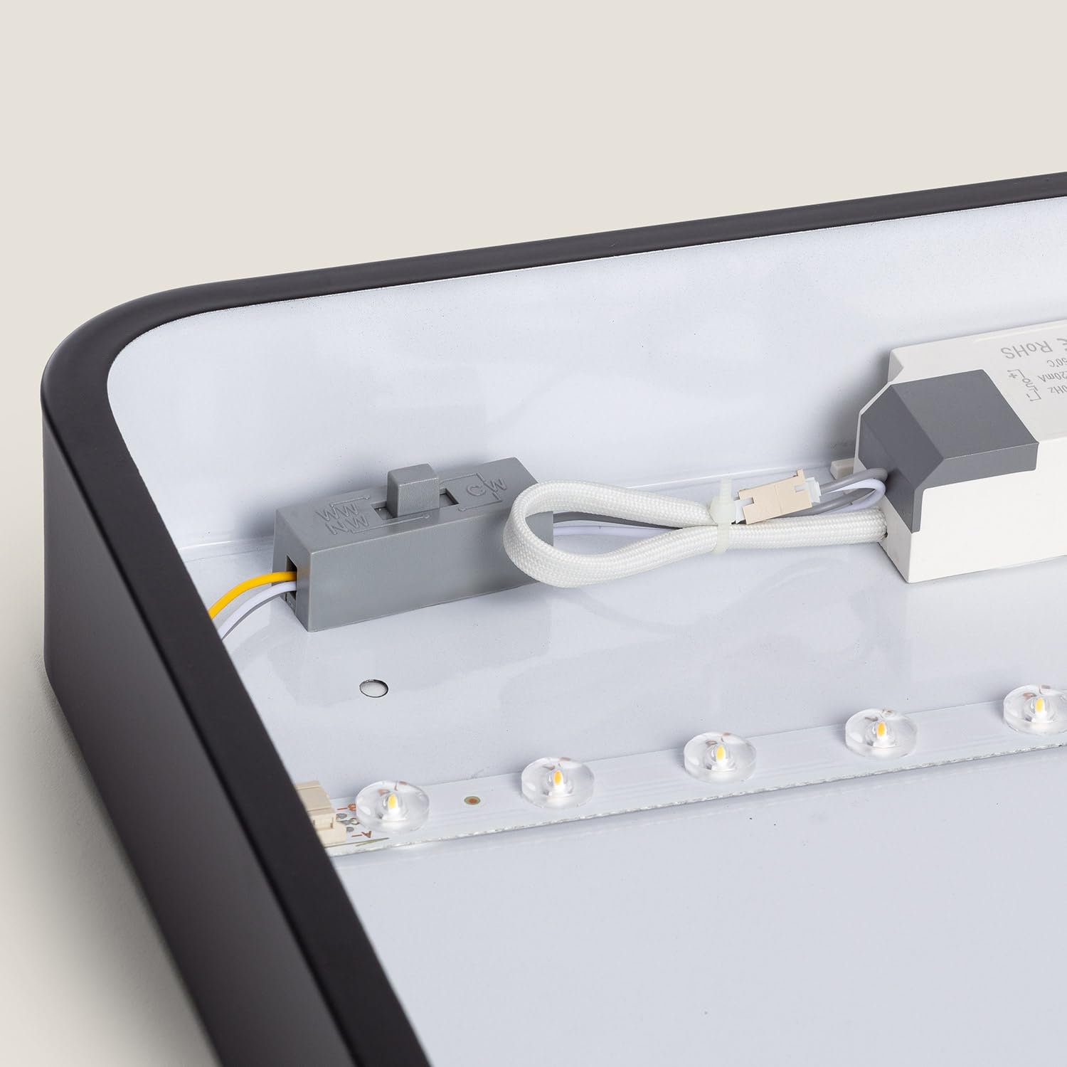 LEDKIA Plafón LED 30W Rectangular Madera y Aluminio 625x425 mm CCT Seleccio | Temperatura de Color Seleccionable | Dimensiones 625x425 mm | Iluminación 2400 lm | Negro; Metal; Madera