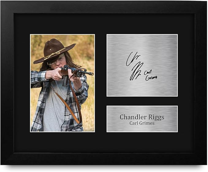 Acteur de The Walking Dead à la Comic Con Portugal 2026 10 618GLlaUqRL. AC SX679 HWC Trading Chandler Riggs Walking Dead Carl Grimes Framed Gifts Printed Signed Autograph Picture for TV Show Fans - US Letter Size