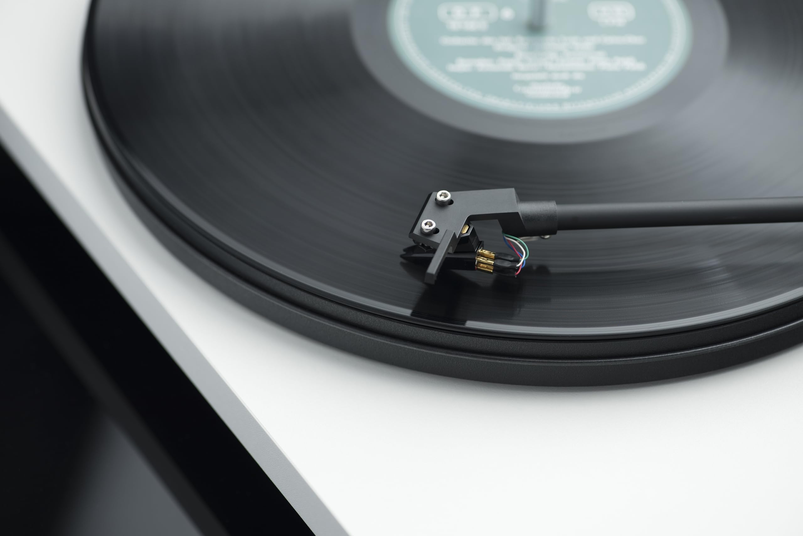 Pro-Ject Primary E Phono - Giradischi - Suono di alta qualità, preamplificatore phono incorporato, facile installazione, include cartuccia Ortofon - Bianco