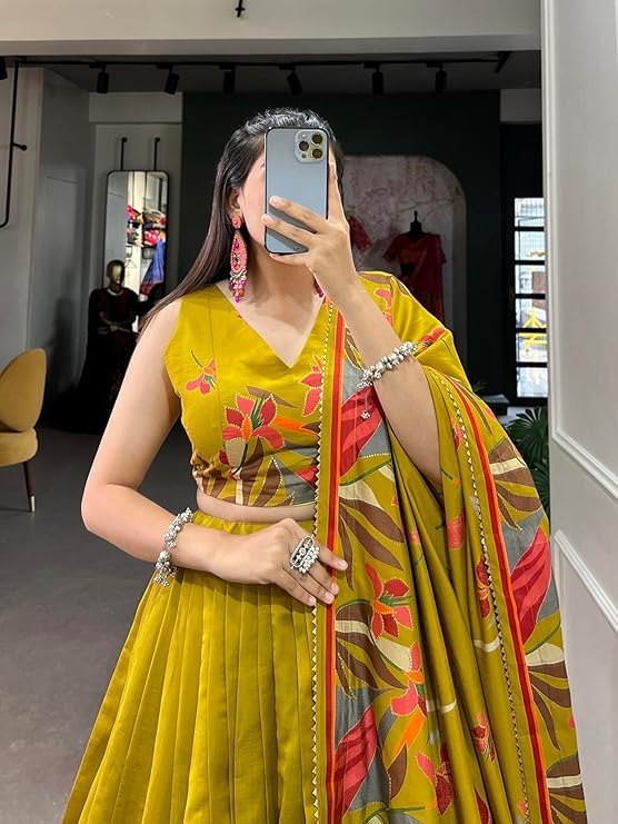 Image of Women's Dolaa Silk Wiith Kalamkari Print Lehenga Cholli Set