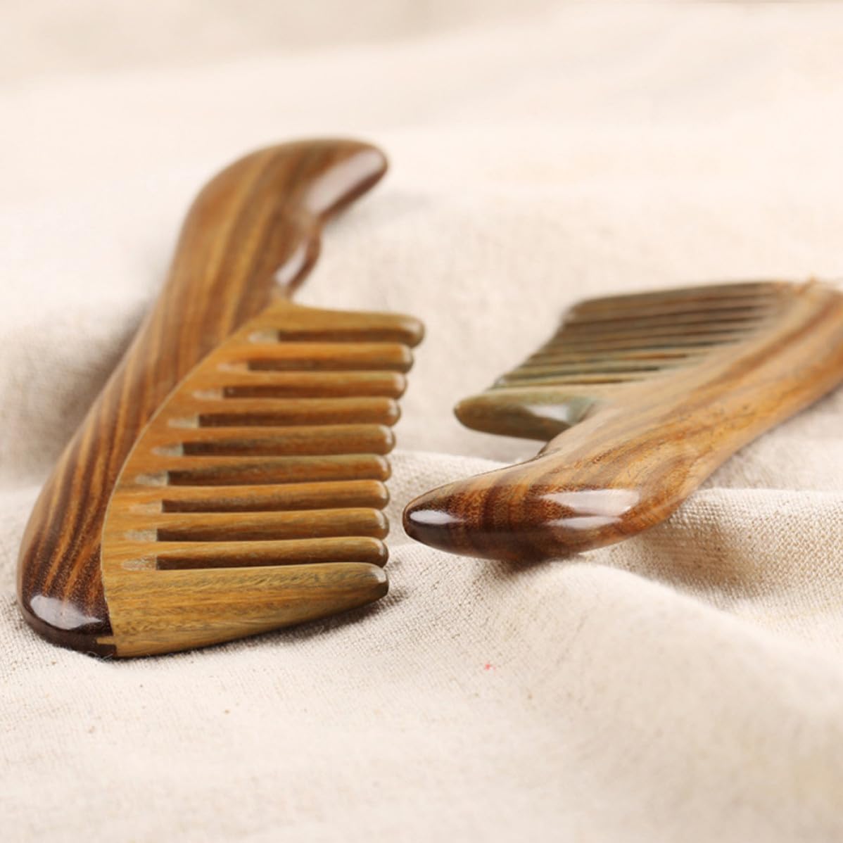 Sandelholz Haarkamm Oberfläche 2 Stück für Damen mit Breiten und Feinen Zinken Tragbar aus Natürlichem für Tägliche Haarpflege
