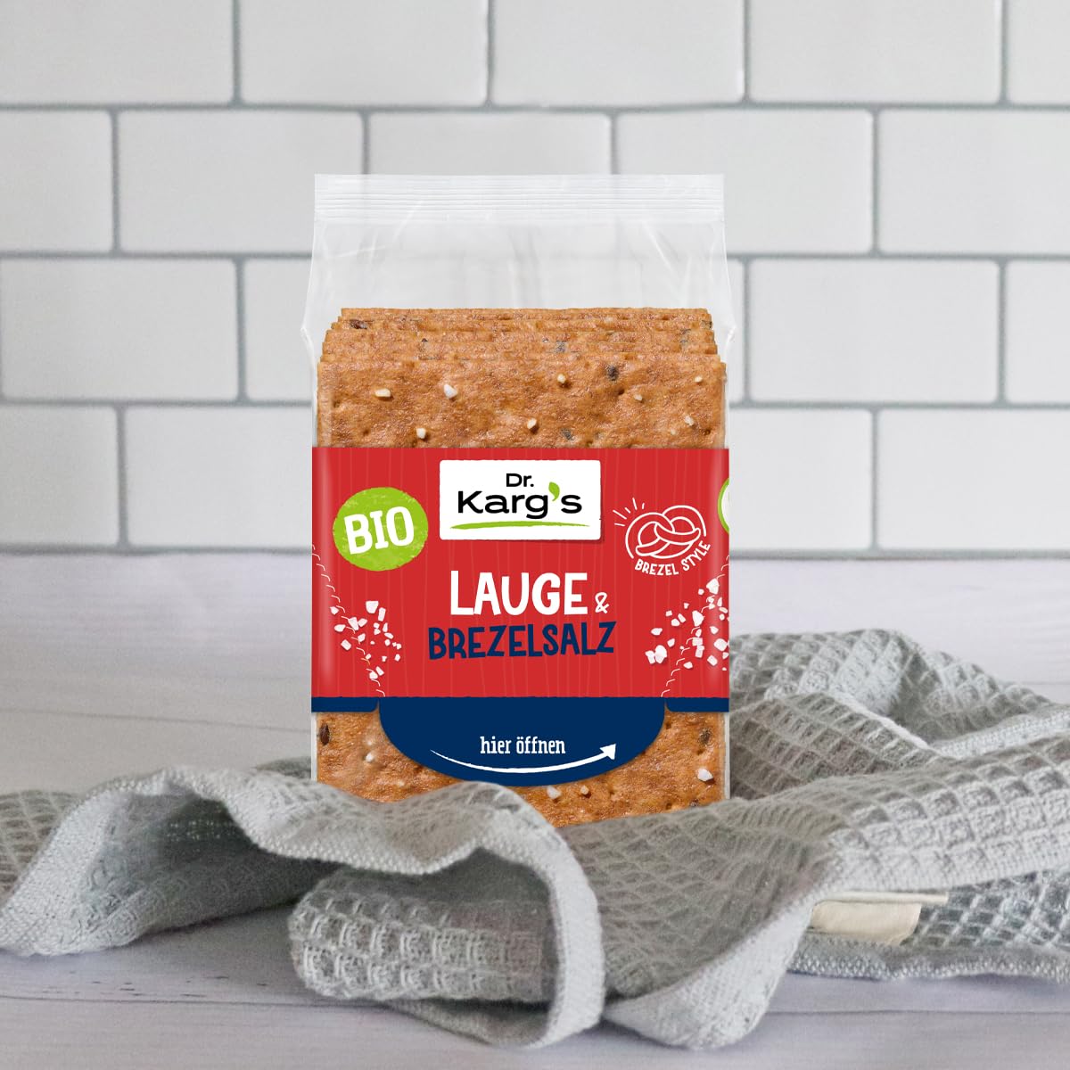 Dr. Karg’s BIO Knäckebrot Lauge & Brezelsalz – dünn knusprig, vegan, Brezel-Style, mit grobem Brezelsalz, reich an Ballaststoffen, 100% Vollkorn & mit natürlichen Zutaten, 10x200g