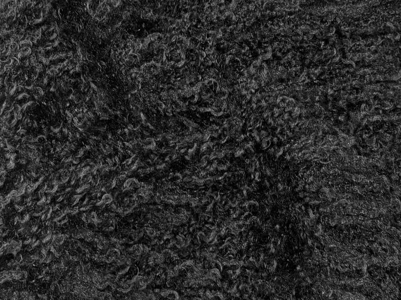 Tissu fausse fourrure Mongolie noir pour créer une ambiance chalet