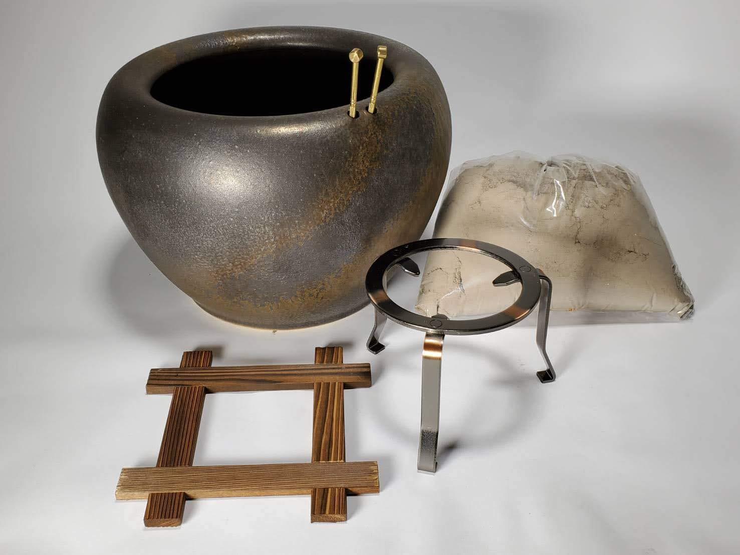 砂釉金彩火鉢 10号 5点 セット（高級わら灰 5L付き・火箸・五徳