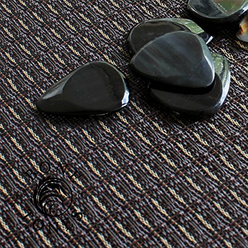 Bone Tones Corne de buffle noire (1), médiators de luxe - Les Beatles, Paul McCartney, John Lennon, RIngo Starr, George Harrison Bone Tones Corne de buffle noire (1), médiators de luxe – Image 4