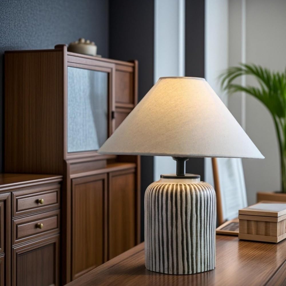Affascinante Lampada da comodino, lampada da tavolo, lampada giapponese semplice in ceramica fatta a mano, decorazione for camera da letto e soggiorno. Arredamento per la casa