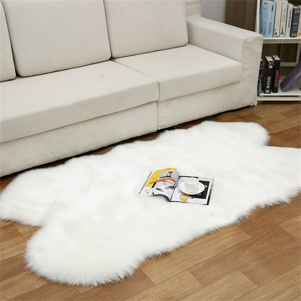 Lammfell Schaffell Teppich Faux Fell Teppich Flauschig Kunstfell Teppiche Dekofell Unregelmäßig Bettvorleger Weiche Bodenmatte Sofa Matte (60 x 120 cm,Weiß b)