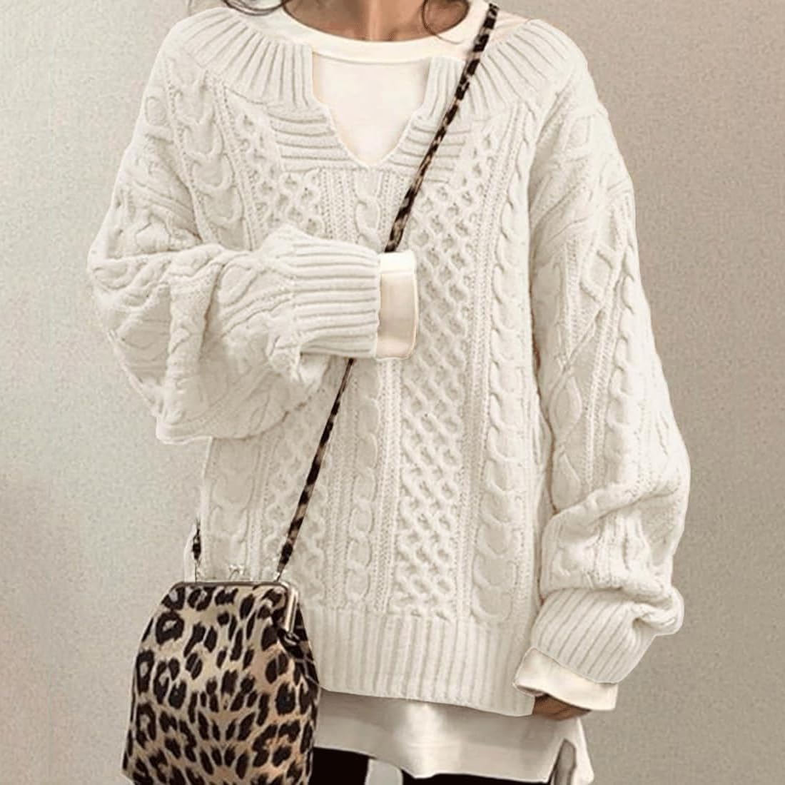 Maglione Invernale da Donna a Collo a V, a Maniche Lunghe, in Maglia a trecce Spessa e Calda, Modello Ampio e Comodo.