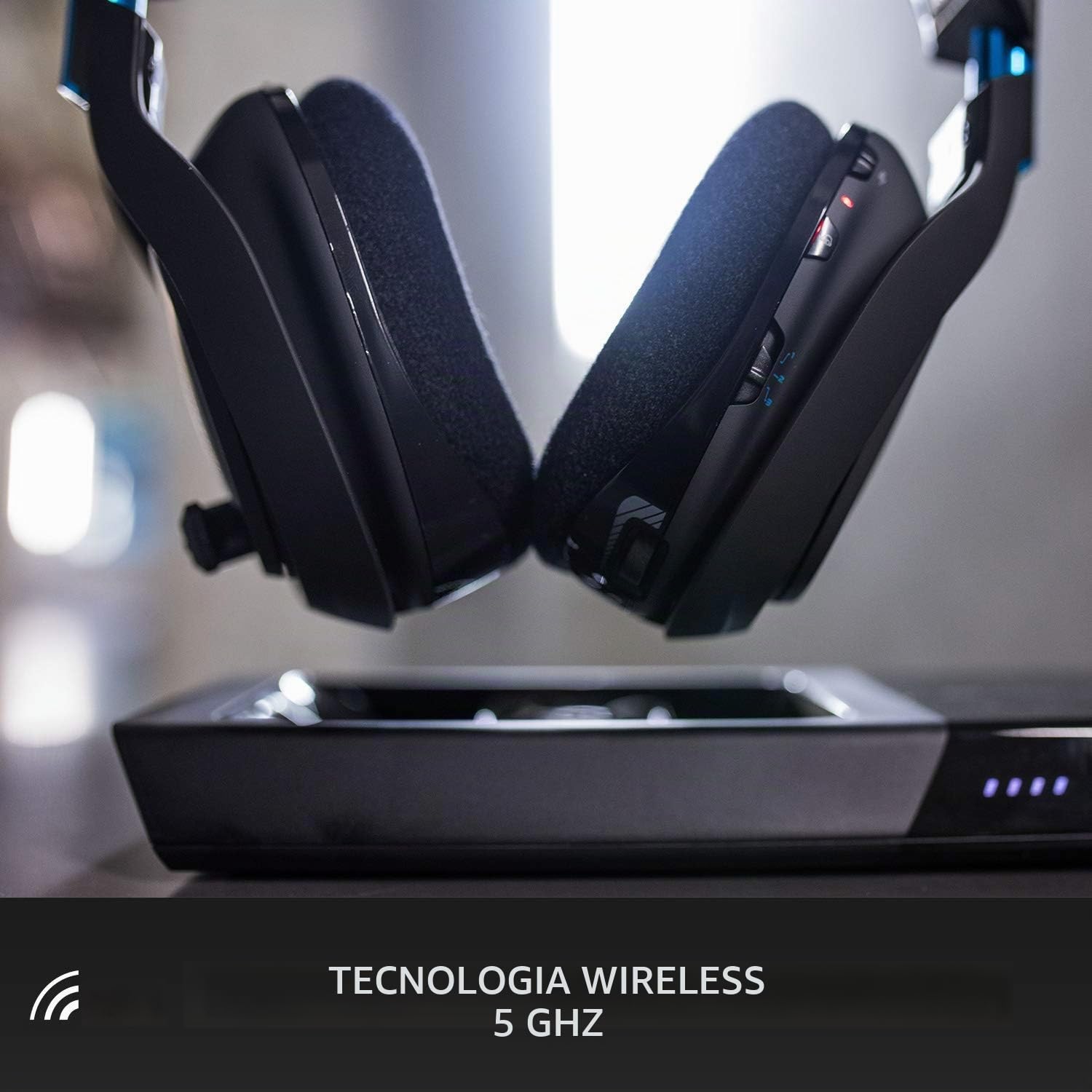 ASTRO Gaming A50 Cuffia con microfono wireless + base di ricarica di terza generazione con audio Dolby Surround 7.1 - Compatibile con PlayStation 4, PC, Mac - Nero/Blu