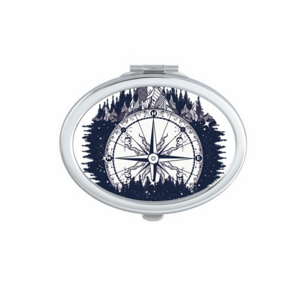 Miroir de poche à la main pour retouches maquillage rapides en déplacement