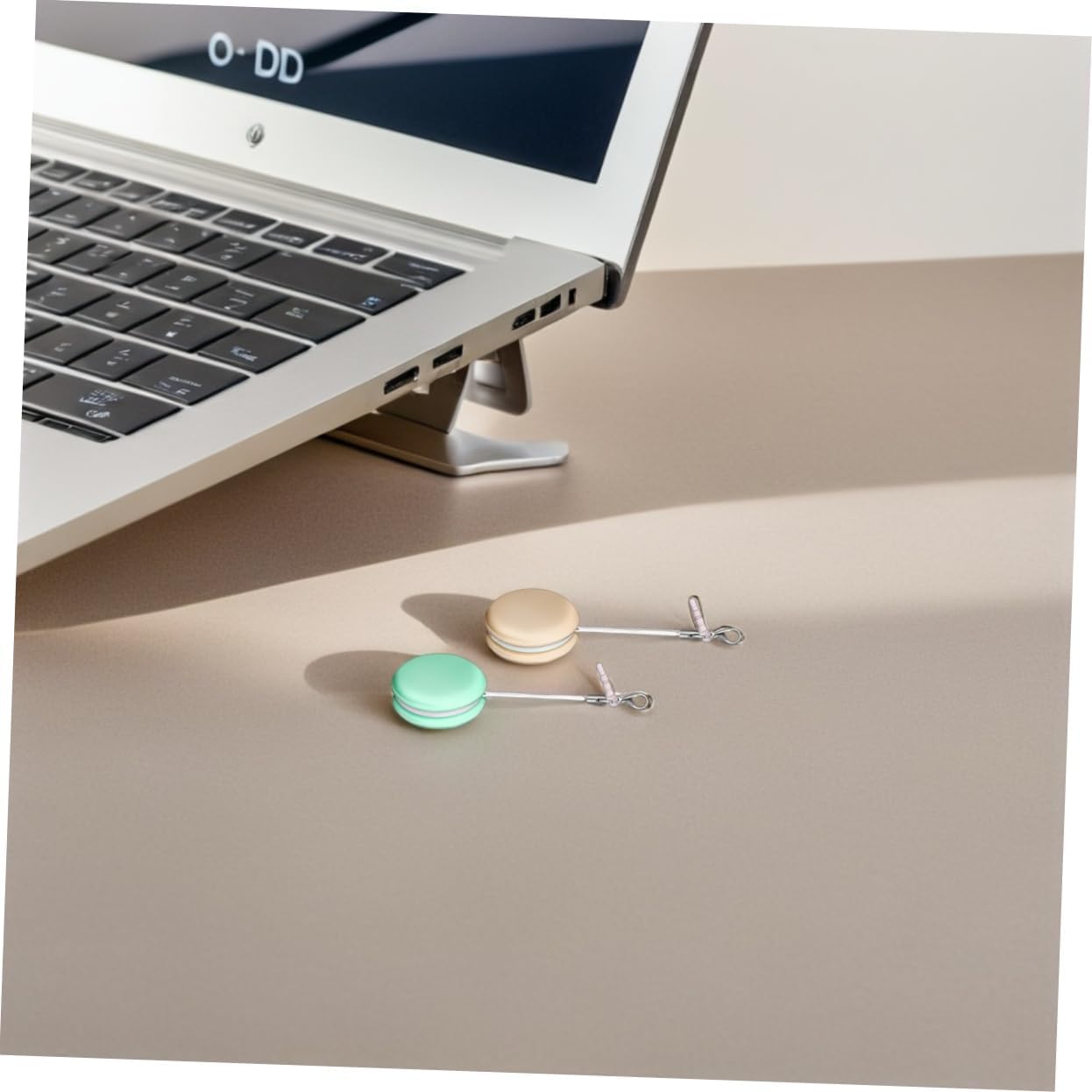 18 Pcs Macaron Phone Screen Cleaners Decorative Pendant for Cleaning Adorable Keychain Design Removes Dust Fingerprints Present for Friends Family