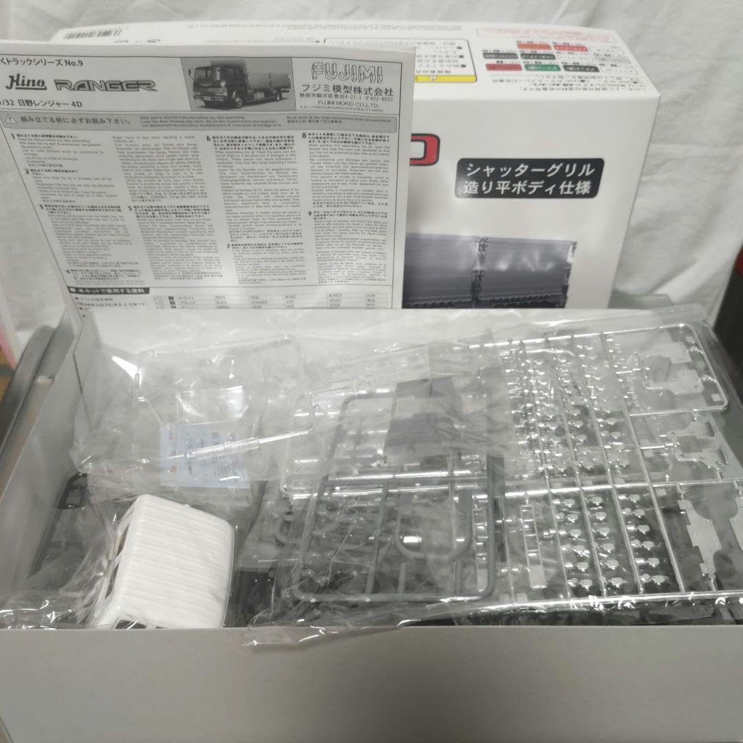 日野レンジャー　RANGER 4D 1/32 日野レンジャー 4D シャッターグリル造り 平ボディ仕様 (プラモデル