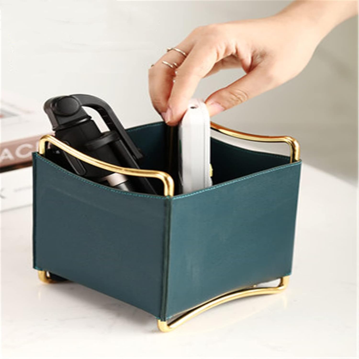 メイクブラシホルダー モダンなクリエイティブメイクアップブラシバケットオフィスデスクトップペンホルダーストレージボックス 寝室に適し