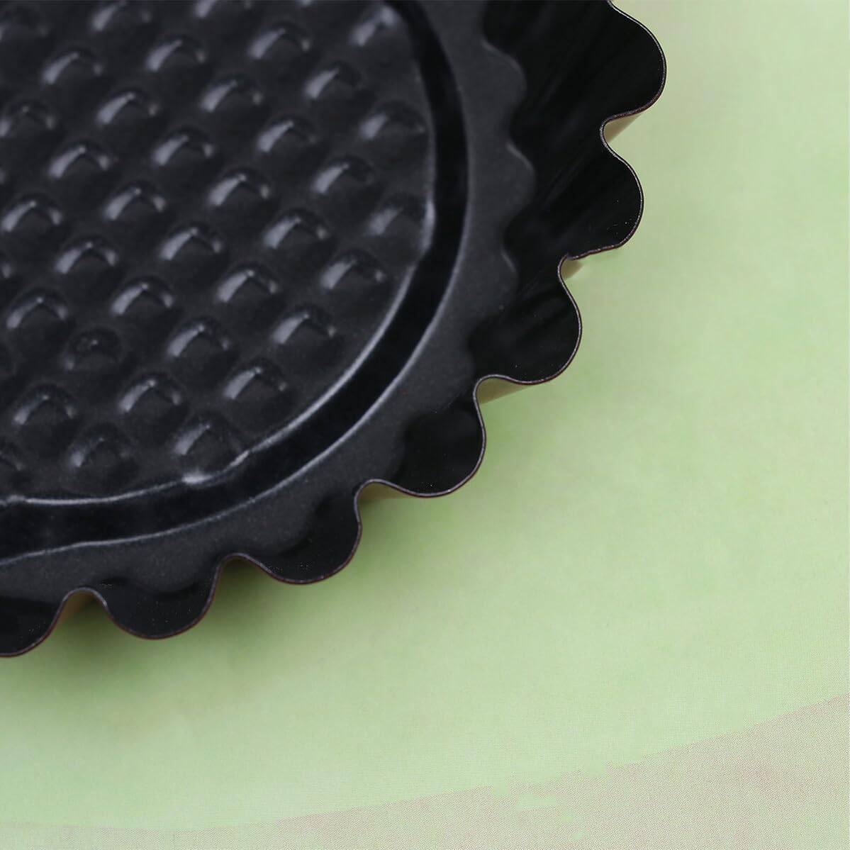 12 pièces Moule à Pâtisserie Non Adhérent Acier à Haute Teneur Moules à Tartelettes en Forme de Fleur Résistant et Facile à Démouler pour Pâtisserie Maison Rouge et Noir