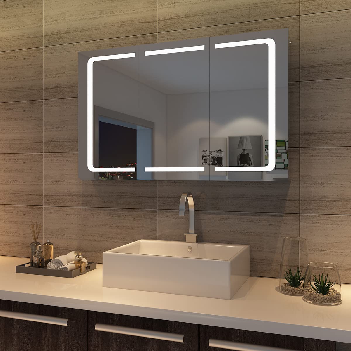 SONNI Szafka z lustrem LED, 105 x 65 x 13 cm, lustro łazienkowe, szafka ścienna, szafka łazienkowa z oświetleniem i gniazdkiem