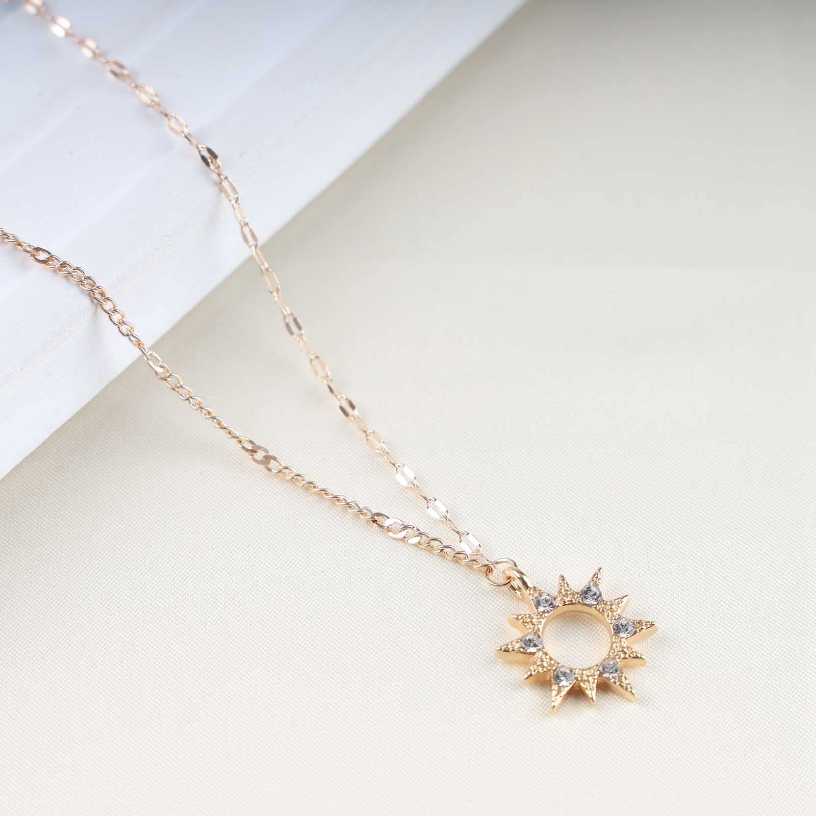 Inilbran Collana Girocollo Boho Crystal Sunburst Con Strass Oro - Collana Sole Vuota Vintage Bling Cz Con Ciondolo Sole - Gioielli per Donne e Ragazze